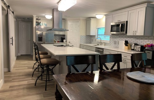 Arlington House | Cozy 5 Bedroom 85” TV Home in a Secluded Area
