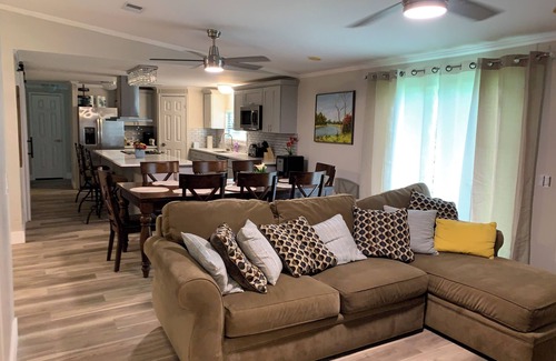Arlington House | Cozy 5 Bedroom 85” TV Home in a Secluded Area