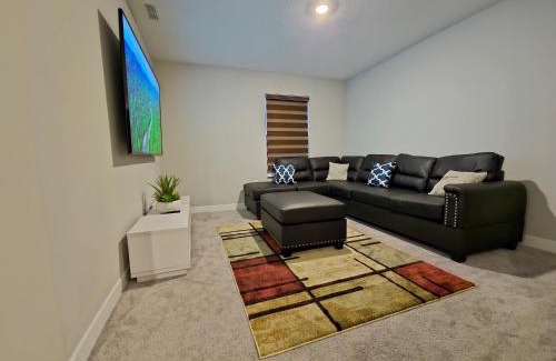 Brownsburg Villa | Cozy 5 bedroom and 4 bathroom