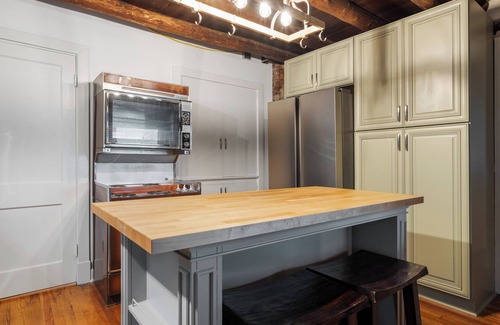 Bedford Cabin | Cozy 5-bedroom cabin in charming Bedford