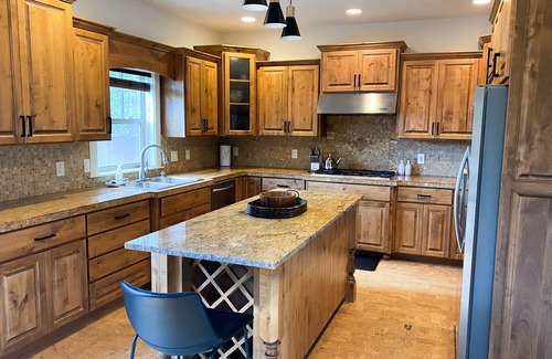 Redmond House | Cozy, 5-bedroom, Central Oregon home; 5 minutes to downtown