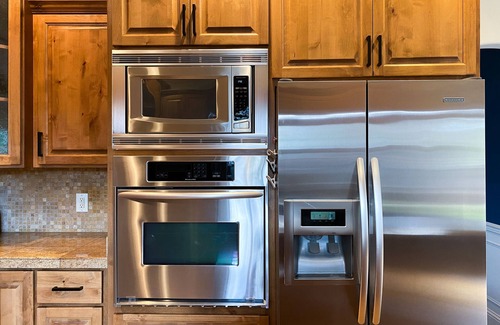 Redmond House | Cozy, 5-bedroom, Central Oregon home; 5 minutes to downtown
