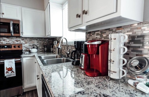 Aurora House | Cozy 5-Bedroom Home in Aurora!nPerfect blend of comfort & convenience