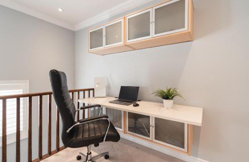 Meadowvale Village House | Cozy 5 Bedroom House Mississauga