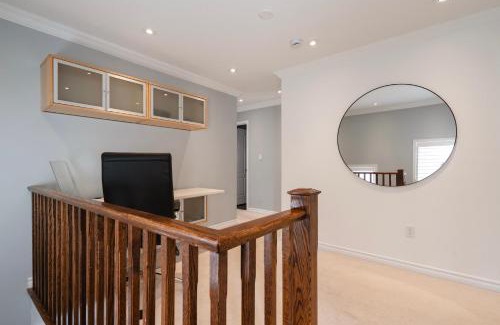 Meadowvale Village House | Cozy 5 Bedroom House Mississauga