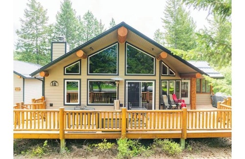 Rexford Cabin | Cozy 5-Bedroom Lake House in Montana
