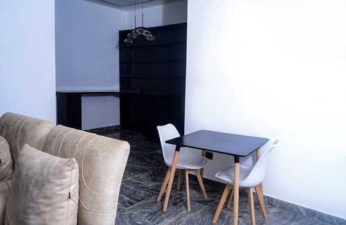 Abuja House | Cozy 5-Bedroom Terrace with garden view in Abuja