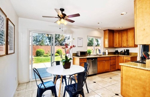 Mira Mesa House | Cozy 5-bedroom with huge private backyard! Perf 4 reunions & recently renovated!