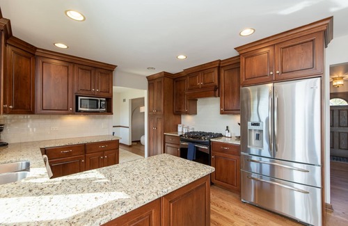Westmont House | Cozy 5-bedroom with lake views and spacious deck