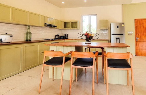 Kampot House | Cozy 5 bedrooms pool Villa in Kampot