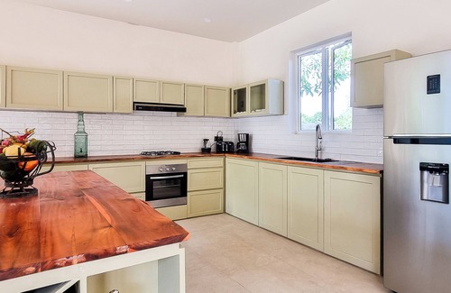 Kampot House | Cozy 5 bedrooms pool Villa in Kampot