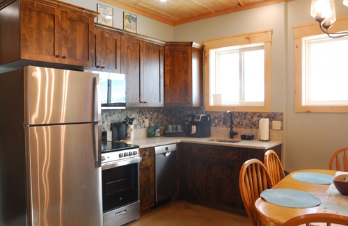 Island Park House | Cozy 5-Star lakeview cabin.