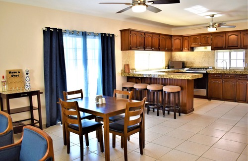 El Tezal House | Cozy 5BD Home, 7Min From Marina & Downtown