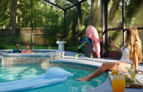 East Arlington House | Cozy 5BR Beach house-Jacksonville-Pet friendly, Heated Pool/Hot Tub & Family Fun