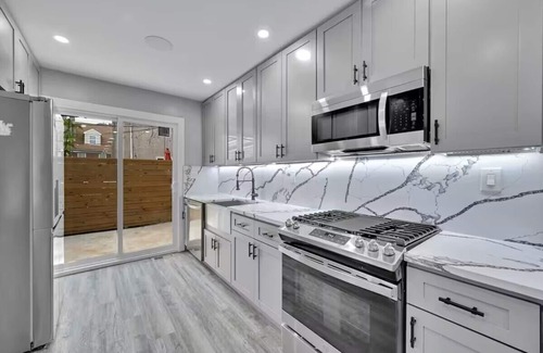 Newbold House | Cozy 5BR Home, City Center, Live! Casino, Hot tub with city View