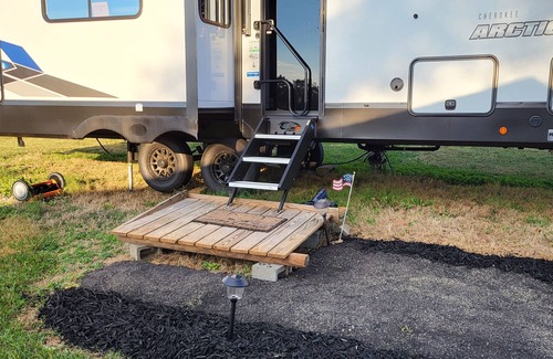 Arlington House | Cozy 5th wheel in Foothills of the Blue Ridge Parkway