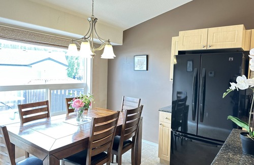 Hinton House | Cozy 6 bedrooms single house with A&C