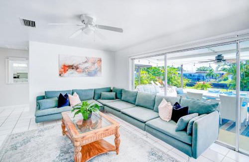 Yacht Club House | Cozy 60's home, city & canal located