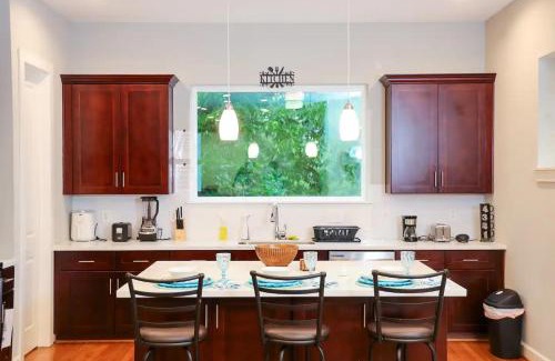 Riverside Terrace House | Cozy 6BR Home near MedCtr, NRG Stadium, with Fast Wi-Fi
