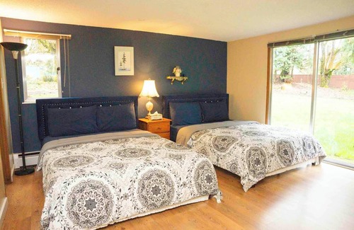 Langley Other | Cozy 7BR Farmhouse w/Pool, Hot Tub, Sauna & More!