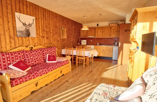 Notre-Dame-de-Bellecombe Apartment | Cozy apartment in Notre-Dame-de-Bellecombe, pool, ski-in/ski-out