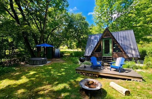 Keene Cabin | Cozy A-frame cabin surrounded by trees in Keene