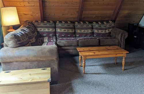 Woodsville Cabin | Cozy A-frame chalet with 9 AM check-in & 6 PM check-out!