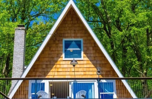 Newbury House | Cozy A-Frame Ski Chalet