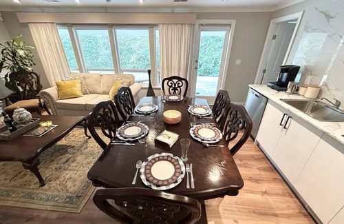 West Vancouver House | Cozy abode, lovely and bright