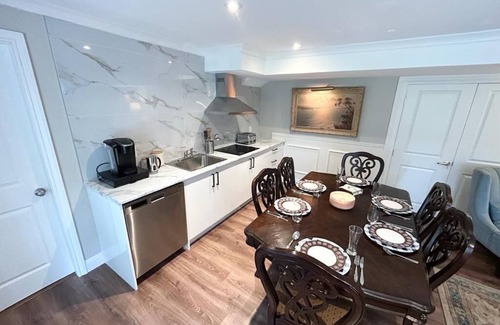 West Vancouver House | Cozy abode, lovely and bright