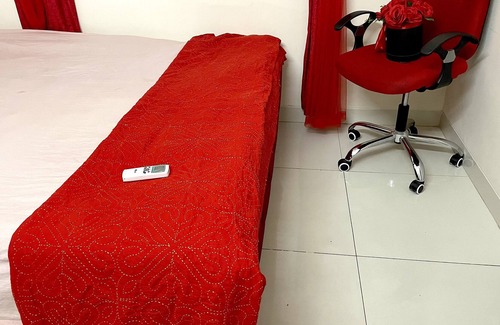 Dhaka Apartment | Cozy AC En-suite Bedroom in Dhanmondi Lakeside