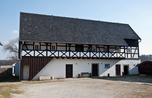 Crostwitz Apartment | Cozy accommodation in the Vierseithof in an idyllic, rural location