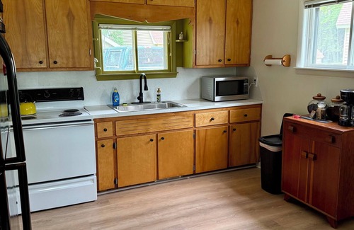 West Branch Cottage | Cozy acorn cottage w/lake view