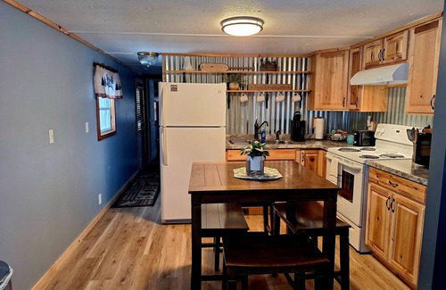 North Creek House | Cozy Adirondack Retreat sleeps 5, 3 miles to Gore skiing, hiking, rafting