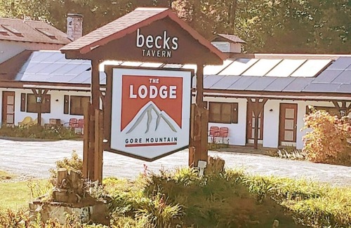 North Creek House | Cozy Adirondack Retreat sleeps 5, 3 miles to Gore skiing, hiking, rafting