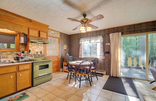 Jay Cabin | Cozy Adirondacks Cabin: Walk to Lake Eaton!