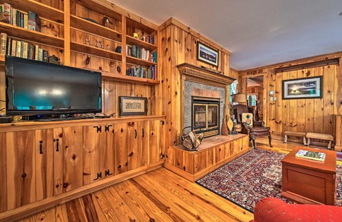 Schroon Lake House | Cozy ADK Cabin with Porch Walk to Schroon Lake!