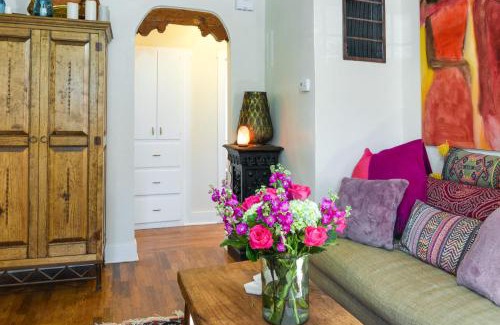 South Capitol House | Cozy Adobe Casita 1 Mile to Santa Fe Plaza!