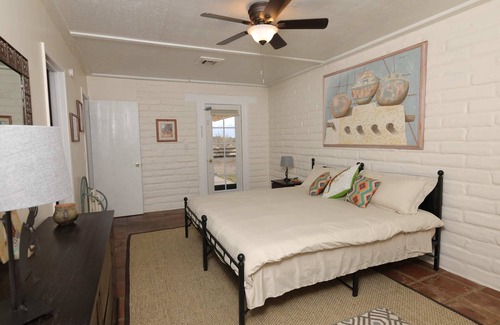 Pahrump House | Cozy Adobe Summary: O