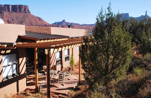 Castle Valley House | Cozy Adobe with Hot Tub and Fabulous Views in Outdoor Paradise.