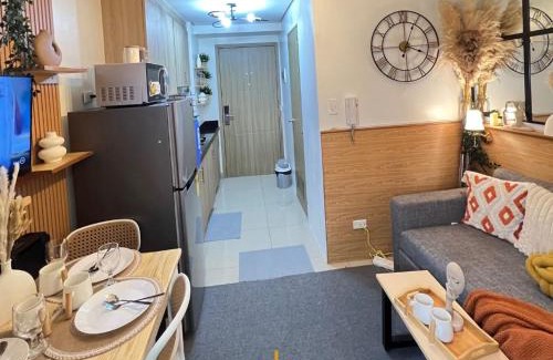 Barangay 76 Apartment | Cozy & Aesthetic walking distance to MOA,near NAIA AIRPORT with NETFLIX,MINIVIDEOKE,BOARDGAMES-DUXE9