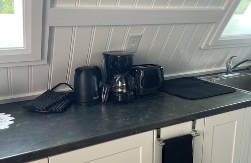 Saint John Cabin | Cozy Aframe-1 bedroom, full bathroom, kitchenette cabin with WiFi in Saint John