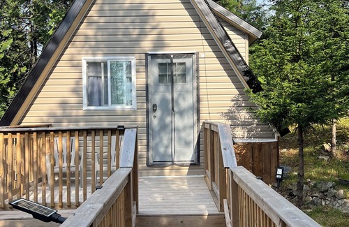 Saint John Cabin | Cozy Aframe-1 bedroom, full bathroom, kitchenette cabin with WiFi in Saint John