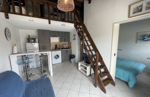 Saint-Cyprien Plage Villa | Cozy Air-Conditioned Villa with Terrace, Close to Beach and Shops, Pet-Friendly, Parking Included
