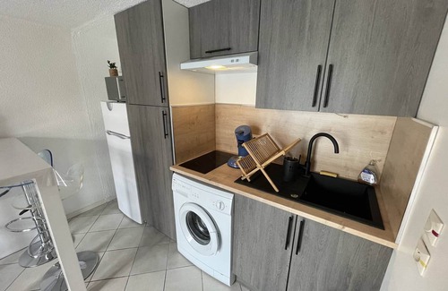 Saint-Cyprien Plage Villa | Cozy Air-Conditioned Villa with Terrace, Close to Beach and Shops, Pet-Friendly, Parking Included