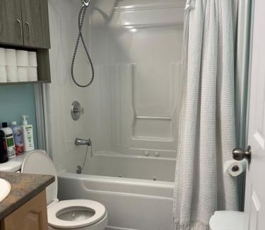 Terra Nova Apartment | Cozy Airport Heights Stay, 3 minutes to Airport