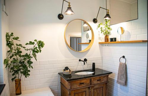 Vecses House | Cozy Airport