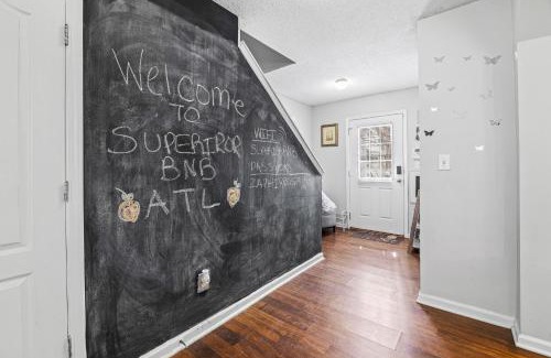 Church Street House | Cozy Airport Oasis Grey