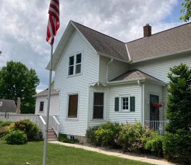Algoma House | Cozy Algoma Retreat! Minutes to Beach and Downtown!