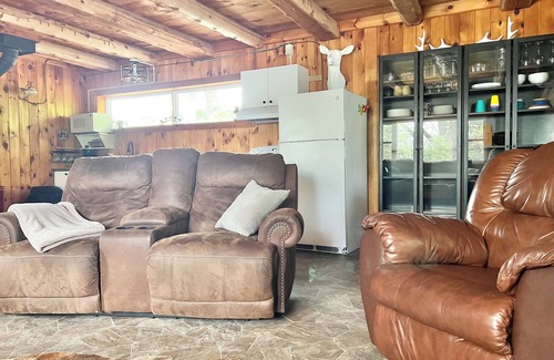 Tay Valley Cabin | Cozy all season Balderson Cabin, 20 mins from Perth Ontario!